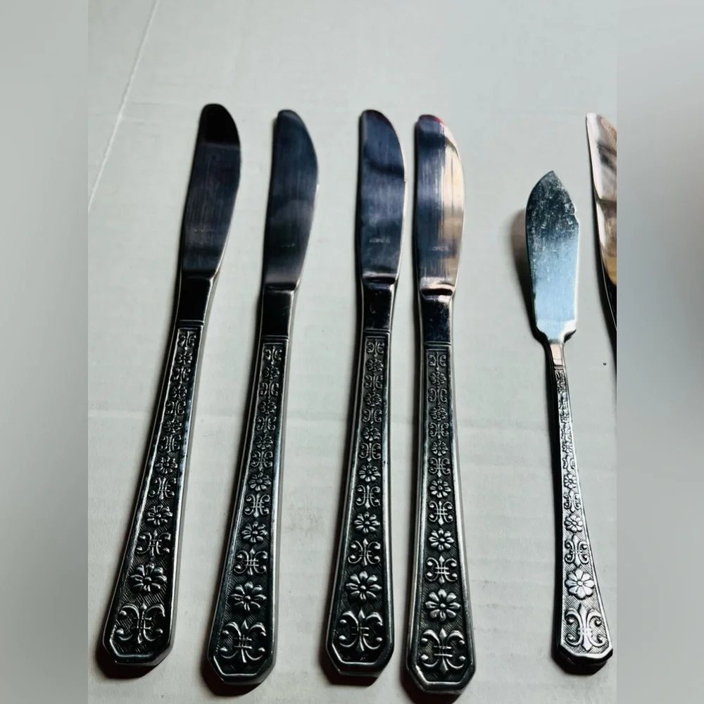 VINTAGE FLATWARE CAMBRIDGE LANDSCAPE & INTERPUR FLORENZ DINNER KNIVES (TOTAL 9)